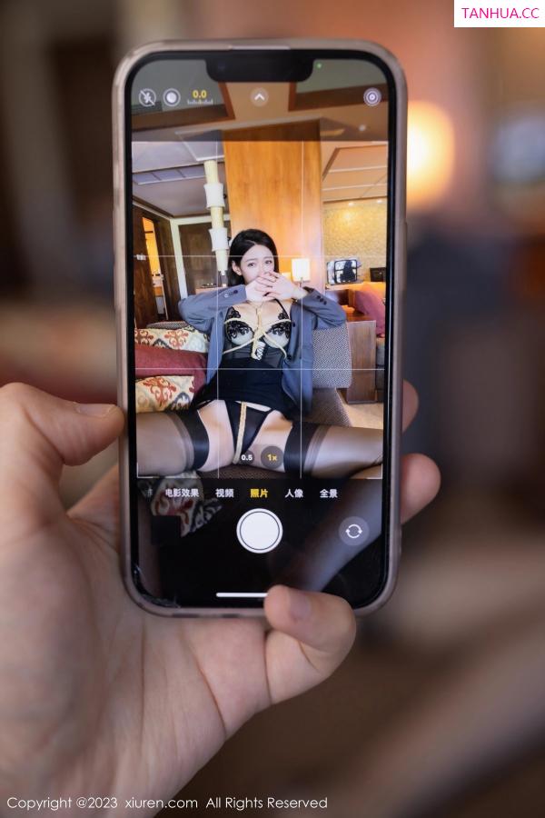 唐安琪  [XiuRen]高清写真图 2023.05.29 No.6821 唐安琪 黑丝美腿第28张图片